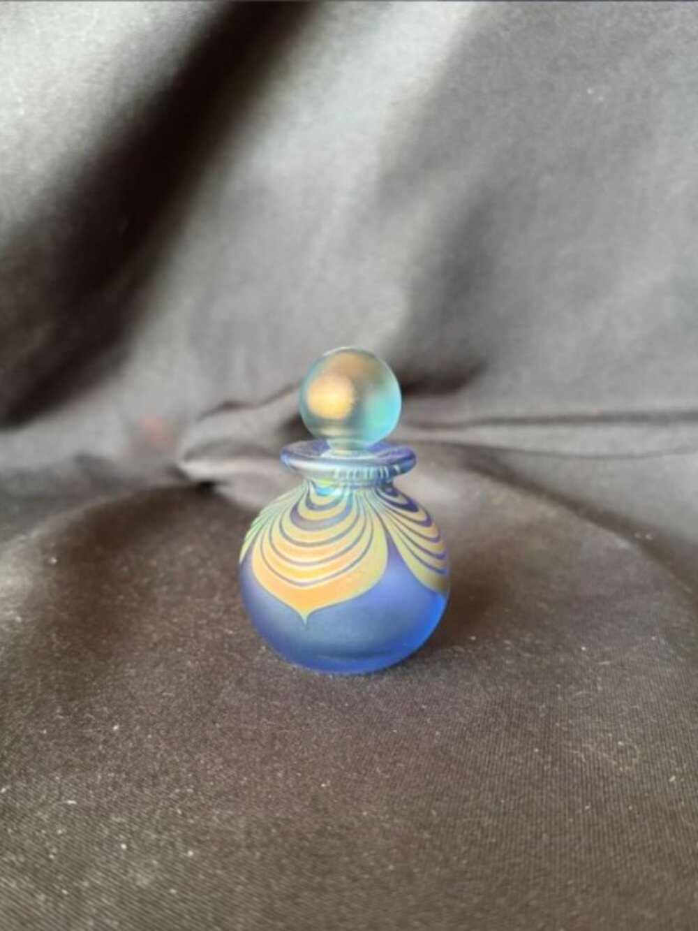 Signed Stuart Abelman Art Glass Iridescent Pulled Feather Perfume Bottle